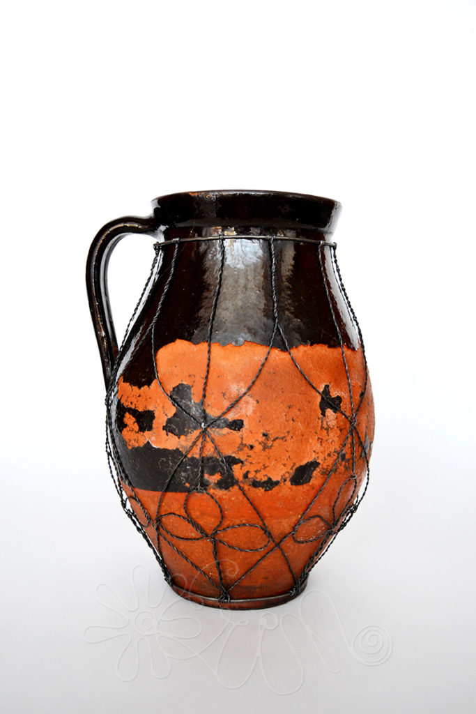 Veľký džbán na mlieko s trojlístkami