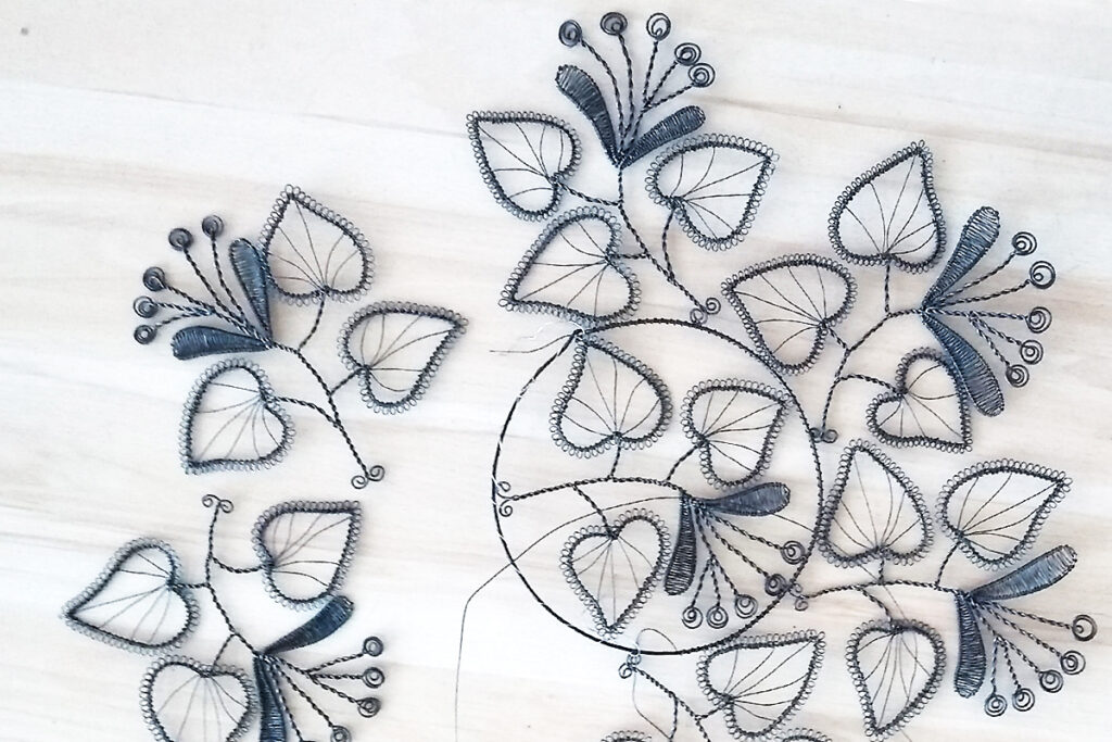 Vypletené diely košíka a ich spájanie s dnom