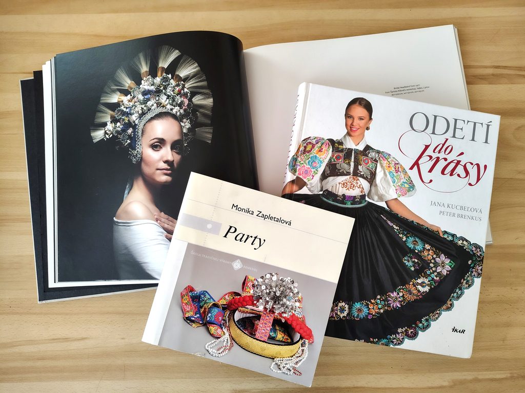 knihy o ľudovom odeve